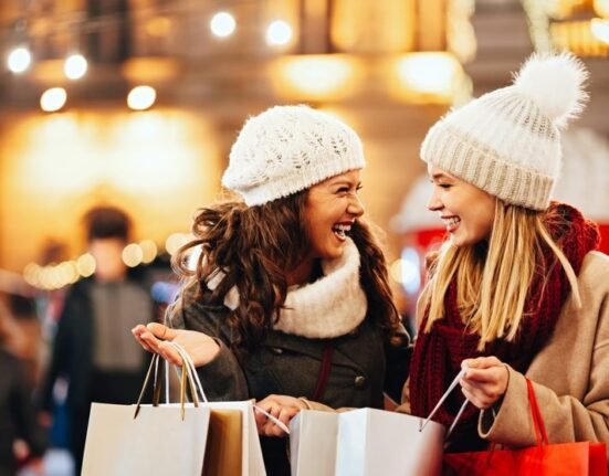 Gloomy Start to Christmas Peak as Sales Slump in October
